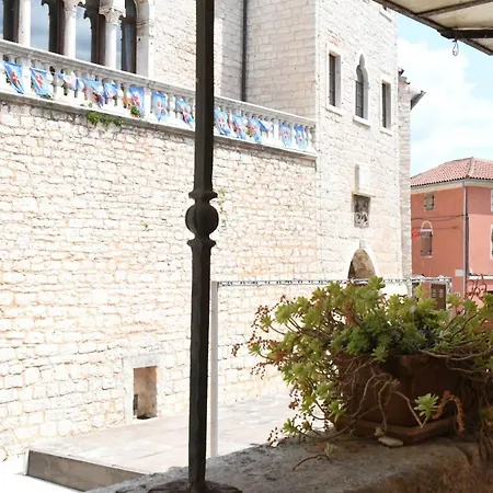 Arte Apartment